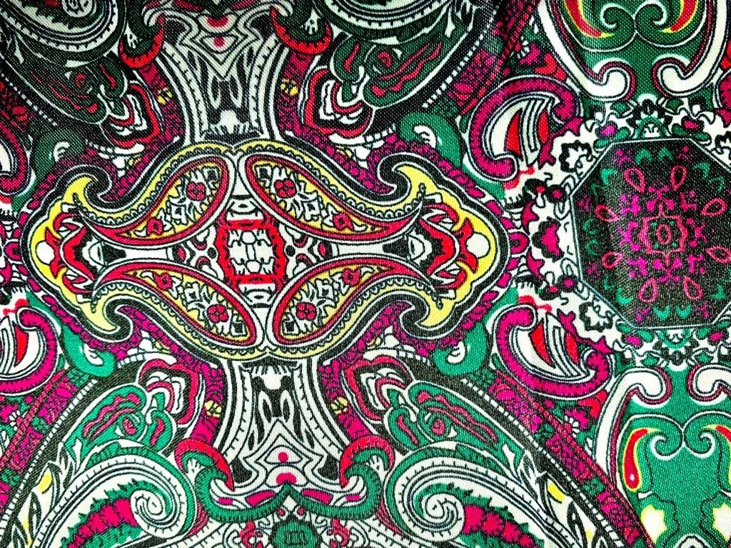 Flash Lining 28797-65 PINK/GREEN PAISLEY fabric swatch