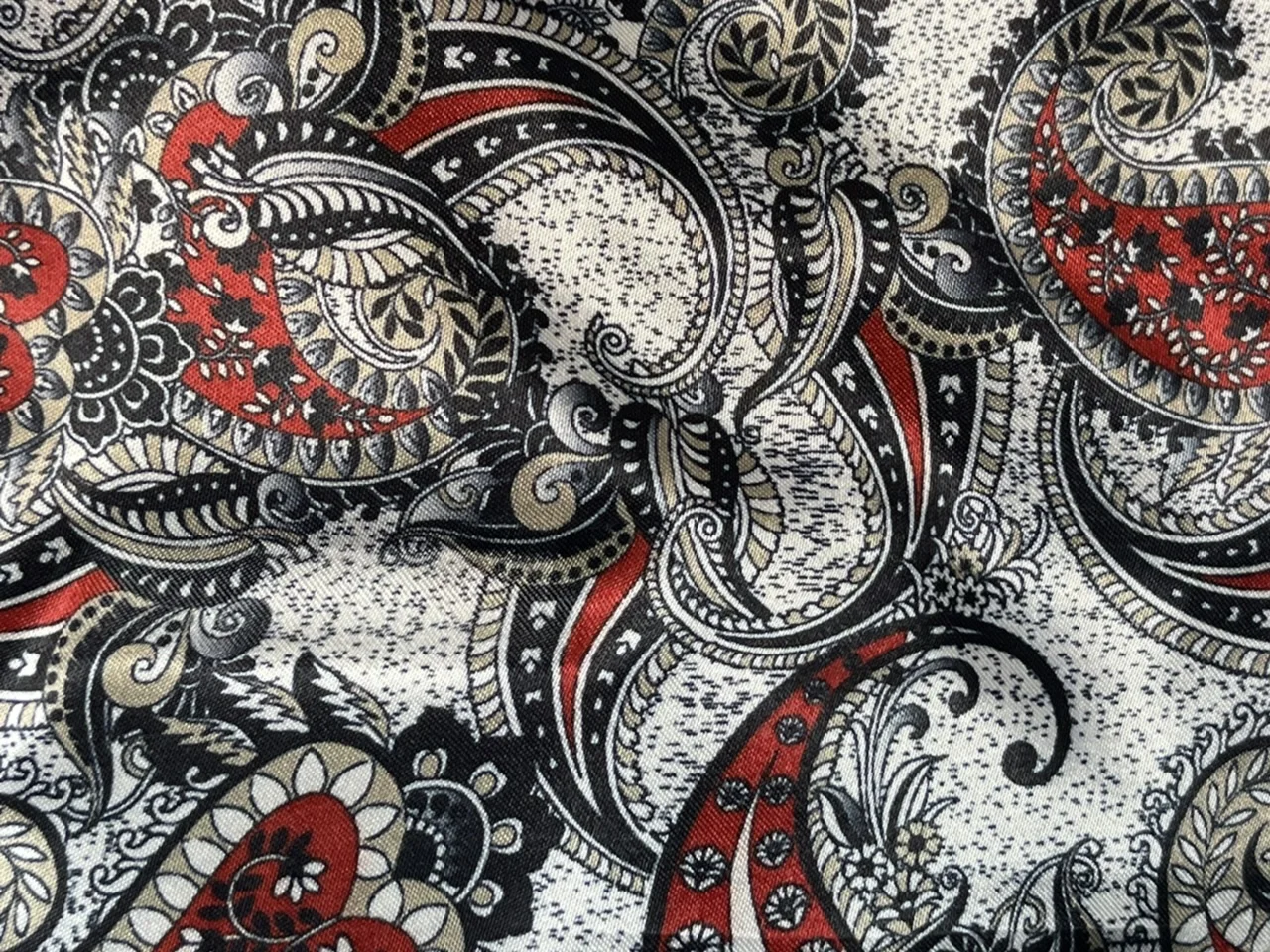 Flash Lining 28952-65 RED ON SILVER PAISLEY fabric swatch