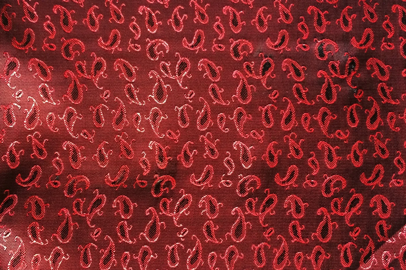 Linings 27043-52 MAROON PAISLEY fabric swatch