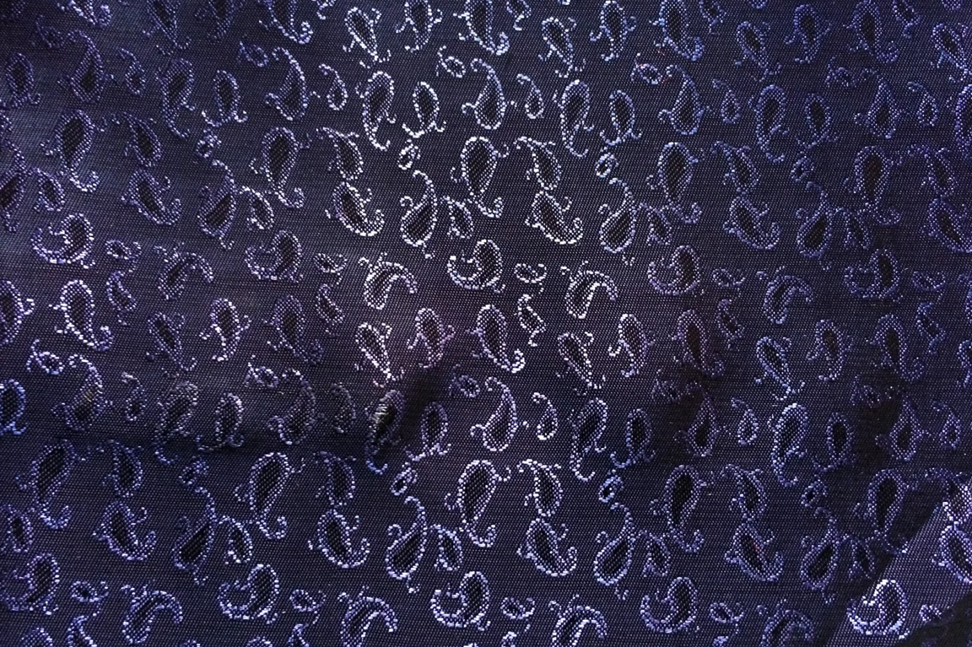 Linings 27044-52 DARK BLUE PAISLEY fabric swatch