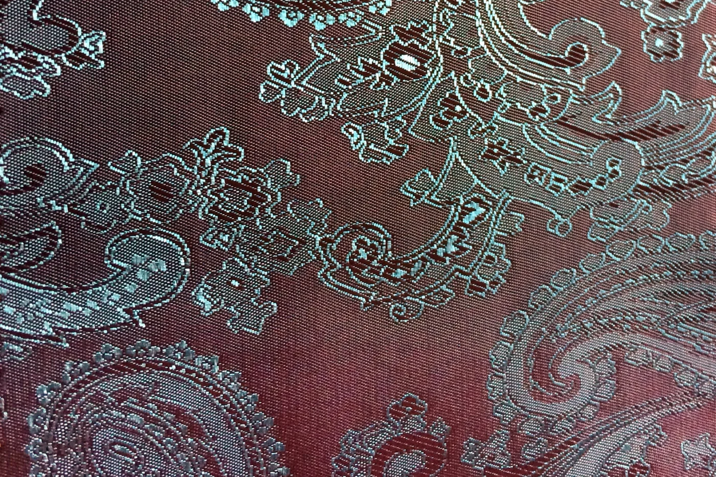 Linings 27066-52 RED ON GREEN PAISLEY fabric swatch