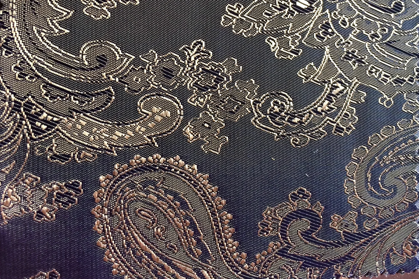 Linings 27071-52 GOLD ON BLUE PAISLEY fabric swatch