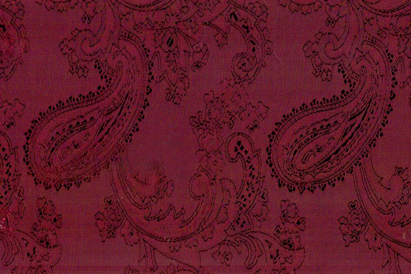 Linings 28522-52 MAROON PAISLEY fabric swatch