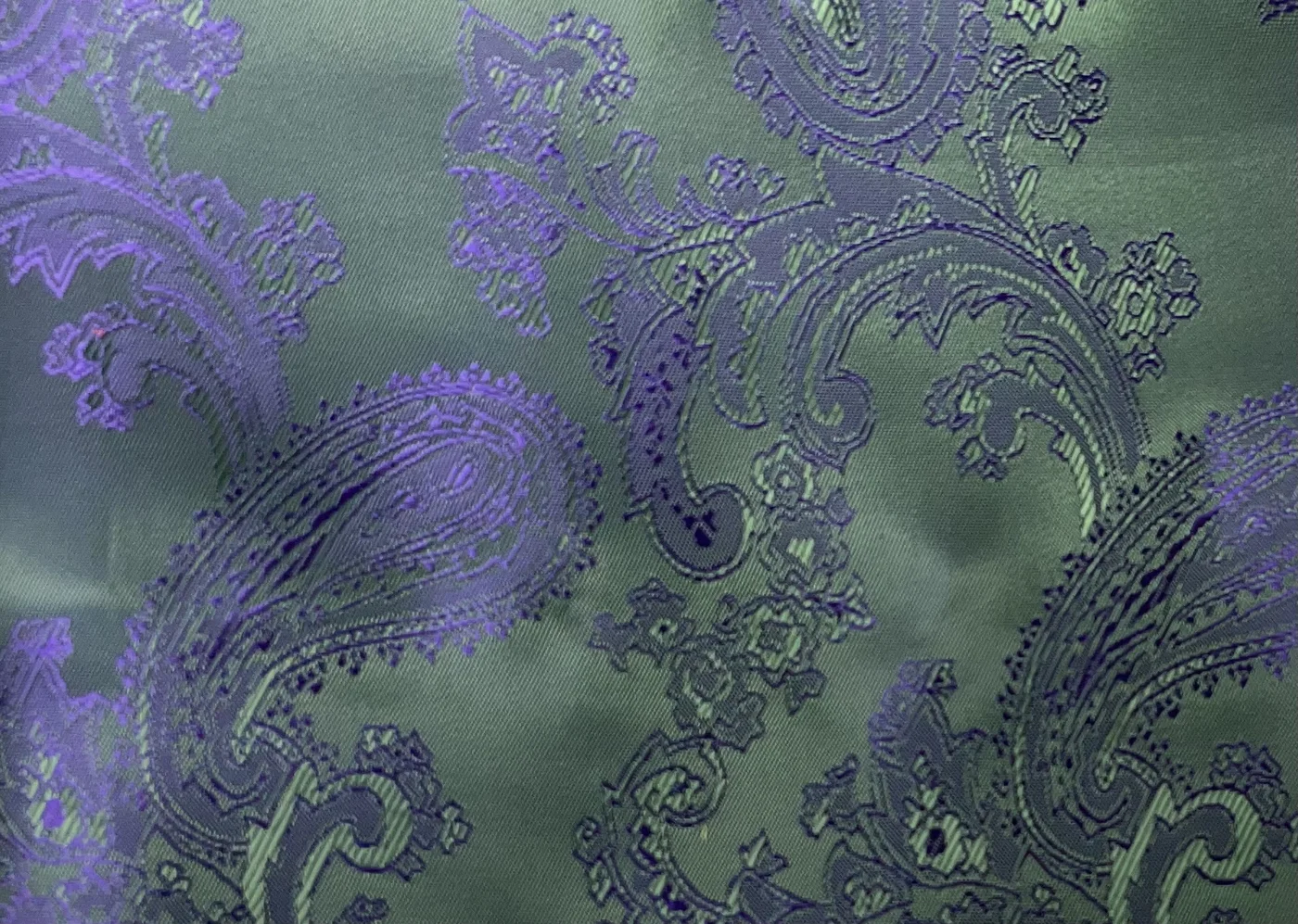 Linings 29097-52 GREEN W/PURPLE PAISLEY fabric swatch