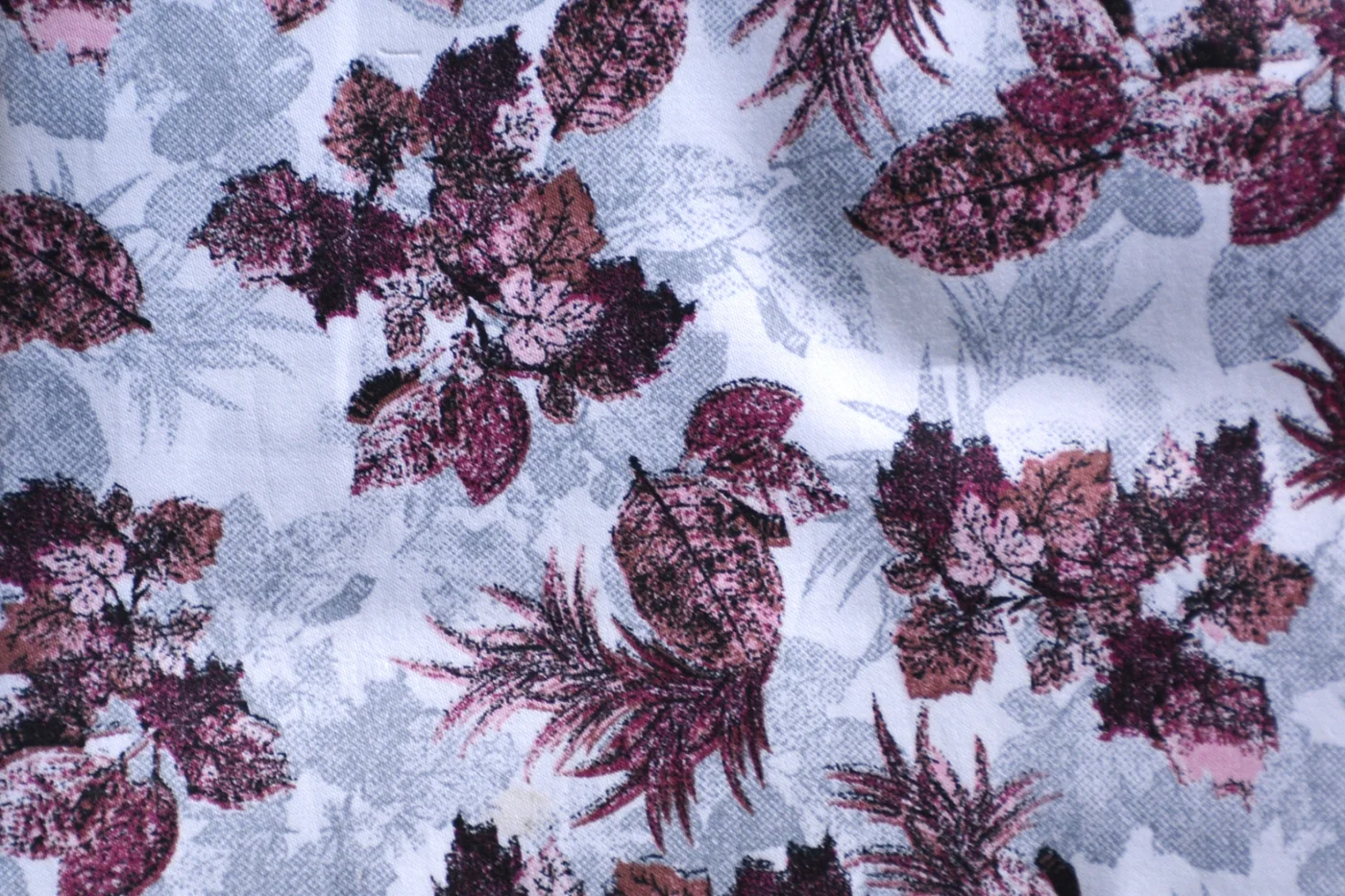 RD Shirting 28101-65 MAROON/GREY FLORAL fabric swatch