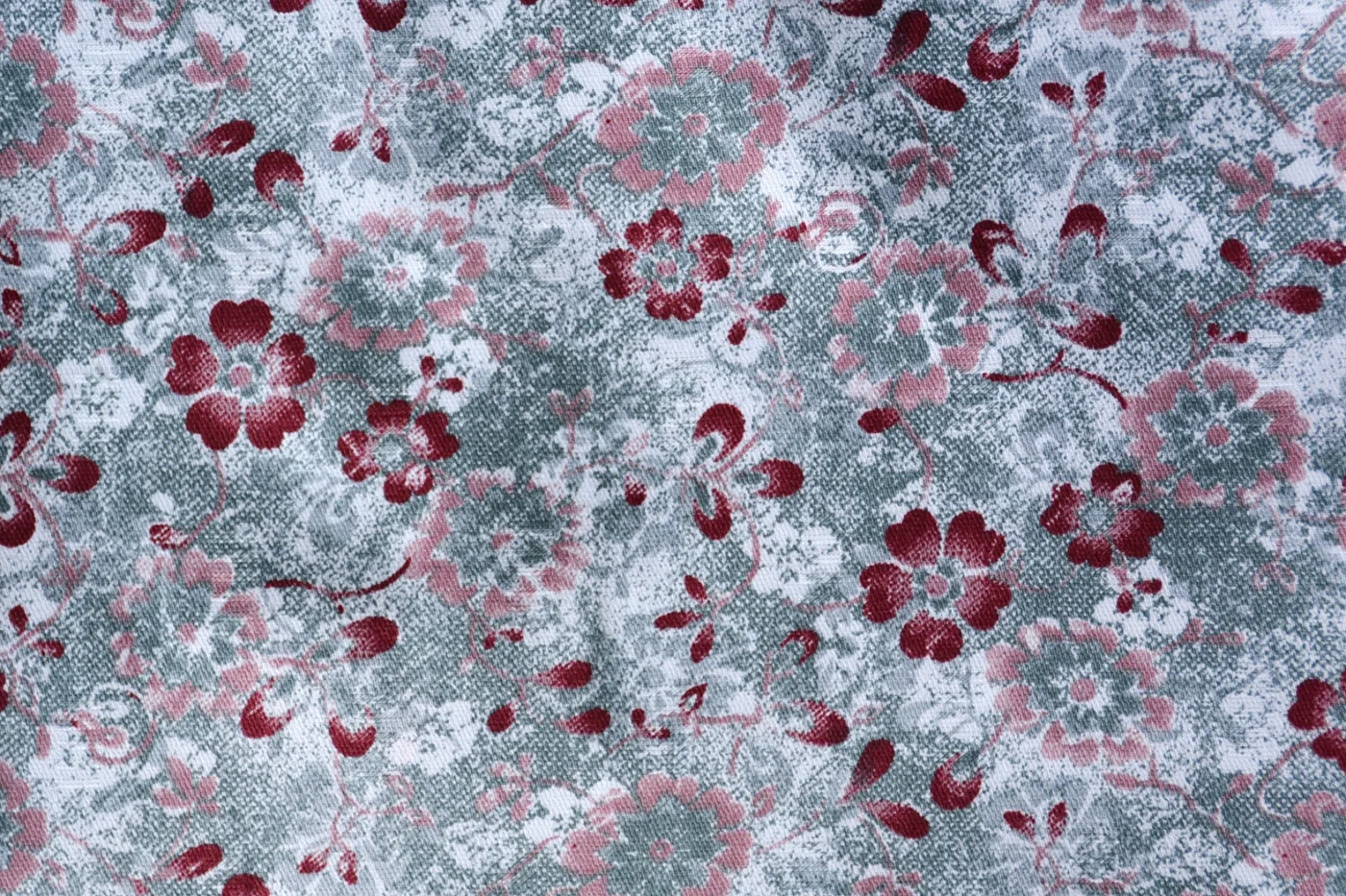 RD Shirting 28111-65 PRPL/GREY FLORAL fabric swatch