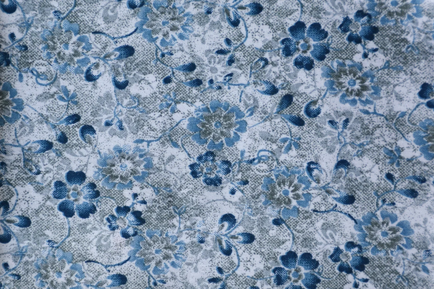 RD Shirting 28112-65 GREY/BLUE FLORAL fabric swatch