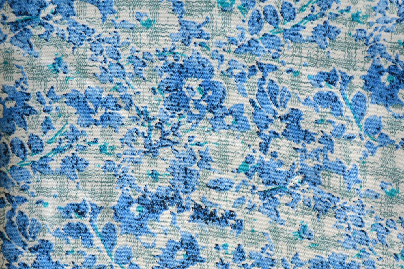 RD Shirting 28115-65 HAWALLAN BLUE FLORAL fabric swatch