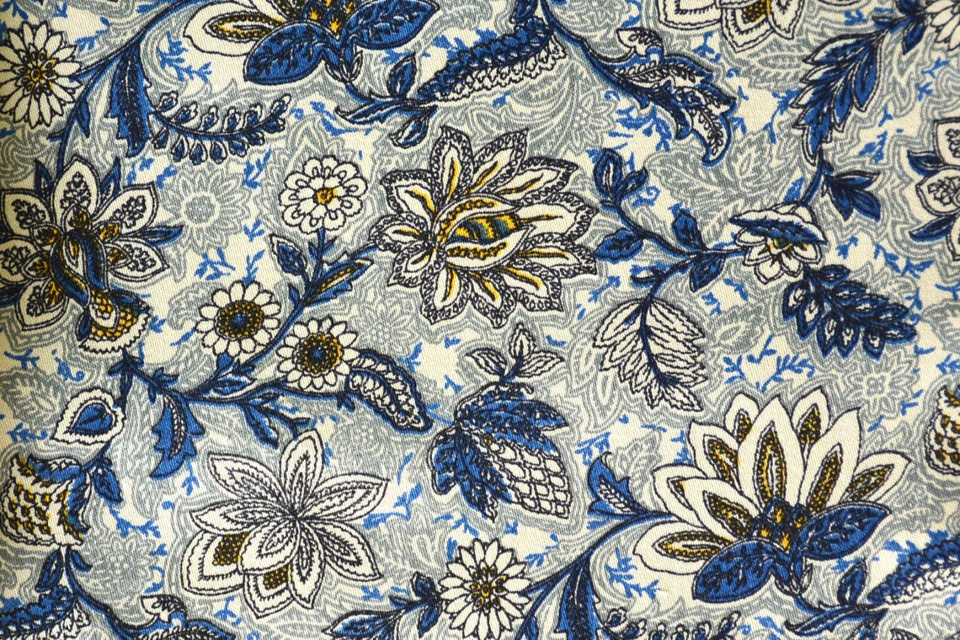 RD Shirting 28127-65 BLUISH FLORAL fabric swatch