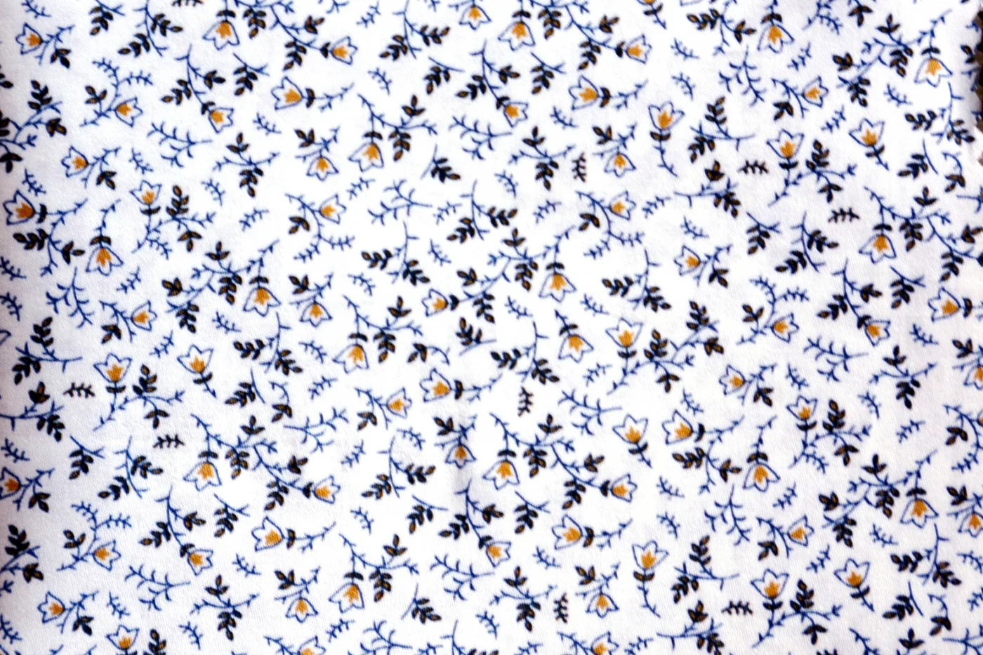 RD Shirting 28132-65 WHITE W/BLUE FLORAL fabric swatch
